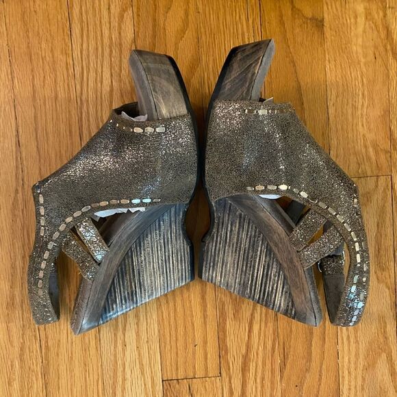 Calleen Cordero sz 7.5 excellent pre owned condition silver metallic wedge - Picture 4 of 9